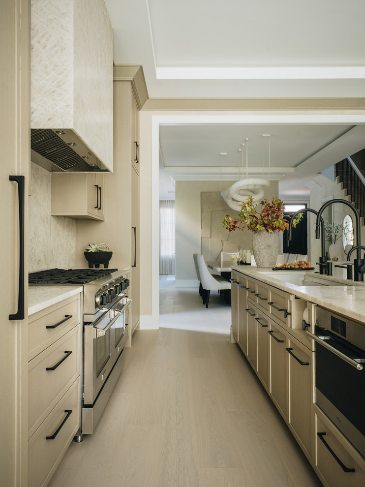 Kitchen - transitional kitchen idea in Chicago