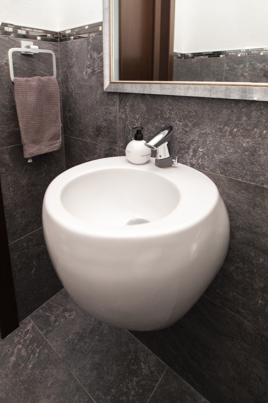 ЧЕРНО_БЕЛЫЙ загородный дом