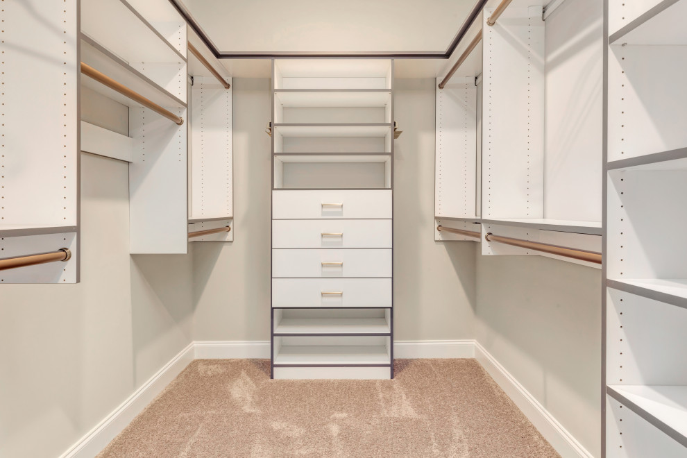 Design ideas for a country storage and wardrobe in Richmond.