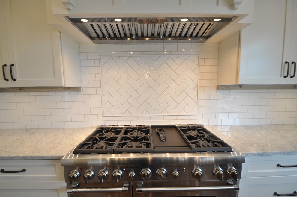 Example of a transitional kitchen design in Chicago