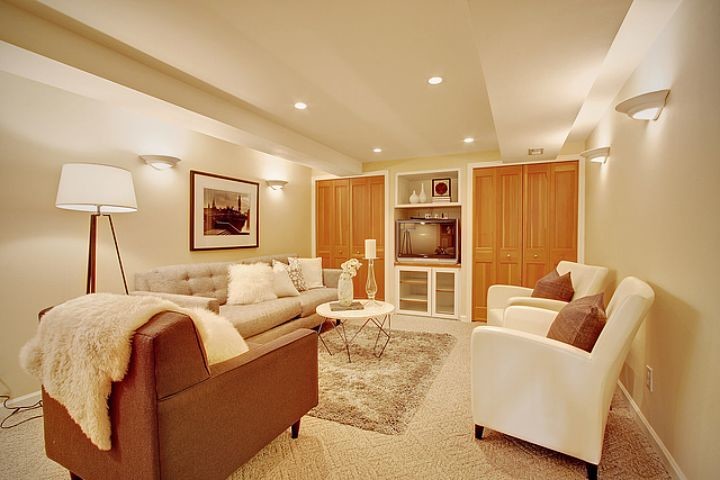 This is an example of a midcentury family room in Seattle.
