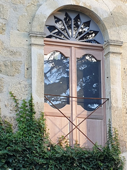 Fabrication de portes fenêtres bois exotiques