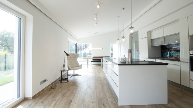 Wohnhaus H contemporary-koek