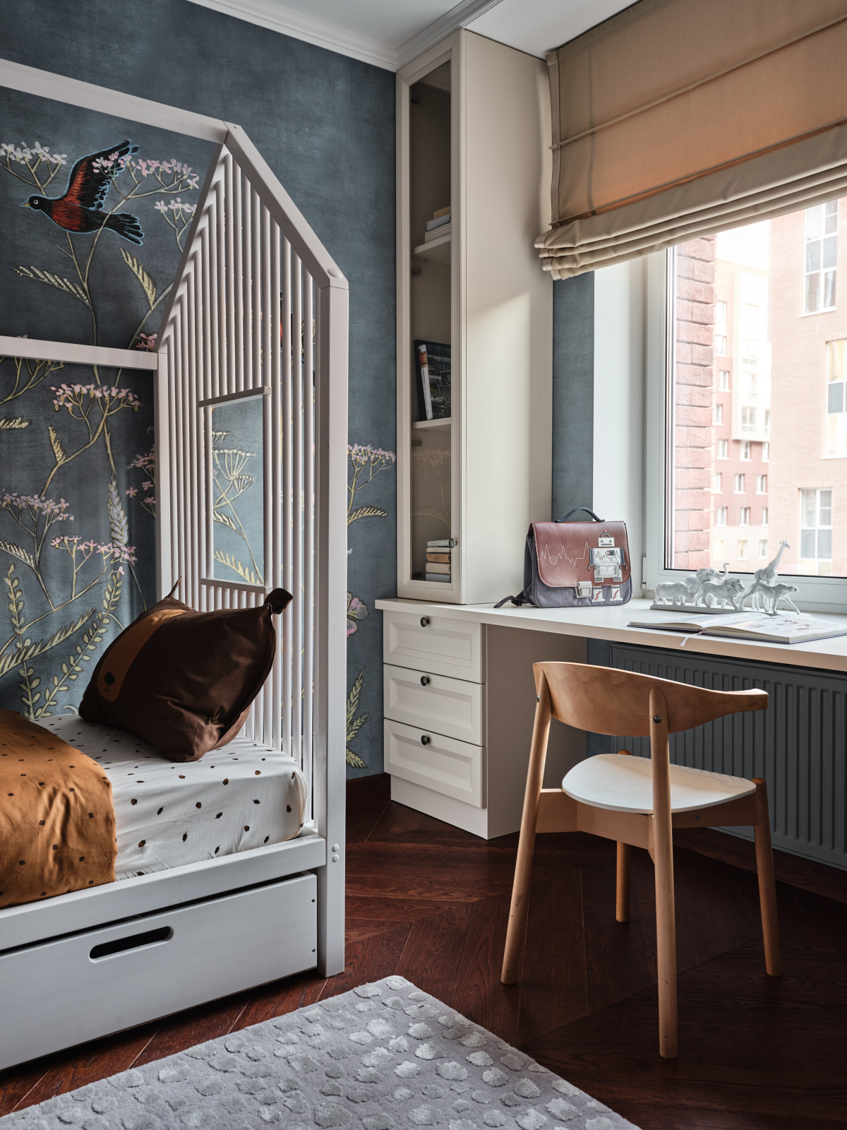 Яркий интерьер с антикварным декором