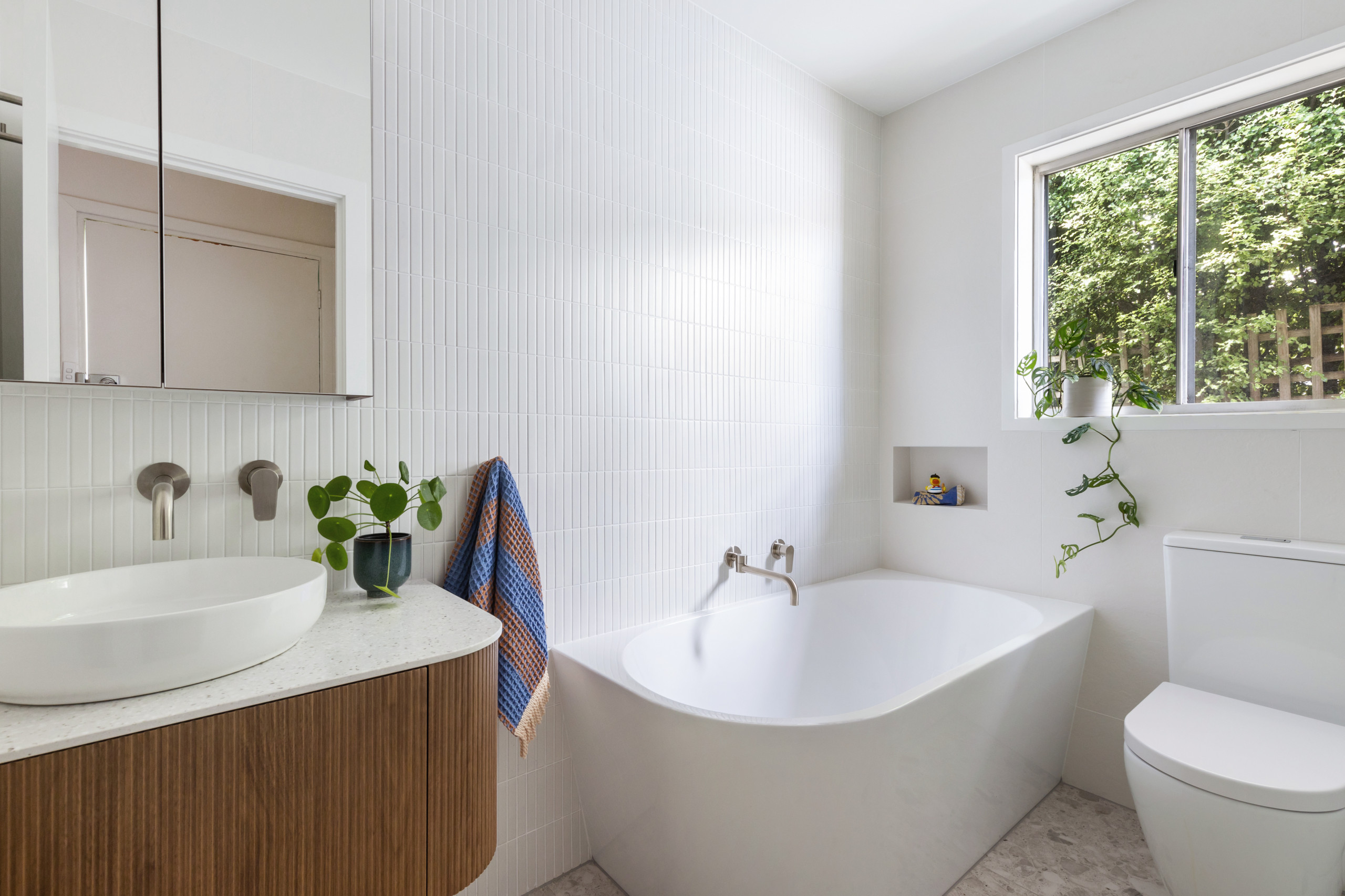 75 moderne badezimmer mit eckbadewanne ideen & bilder - august