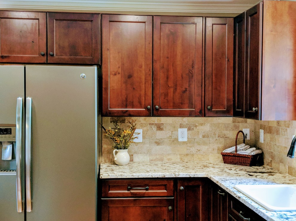 Example of a transitional kitchen design in DC Metro