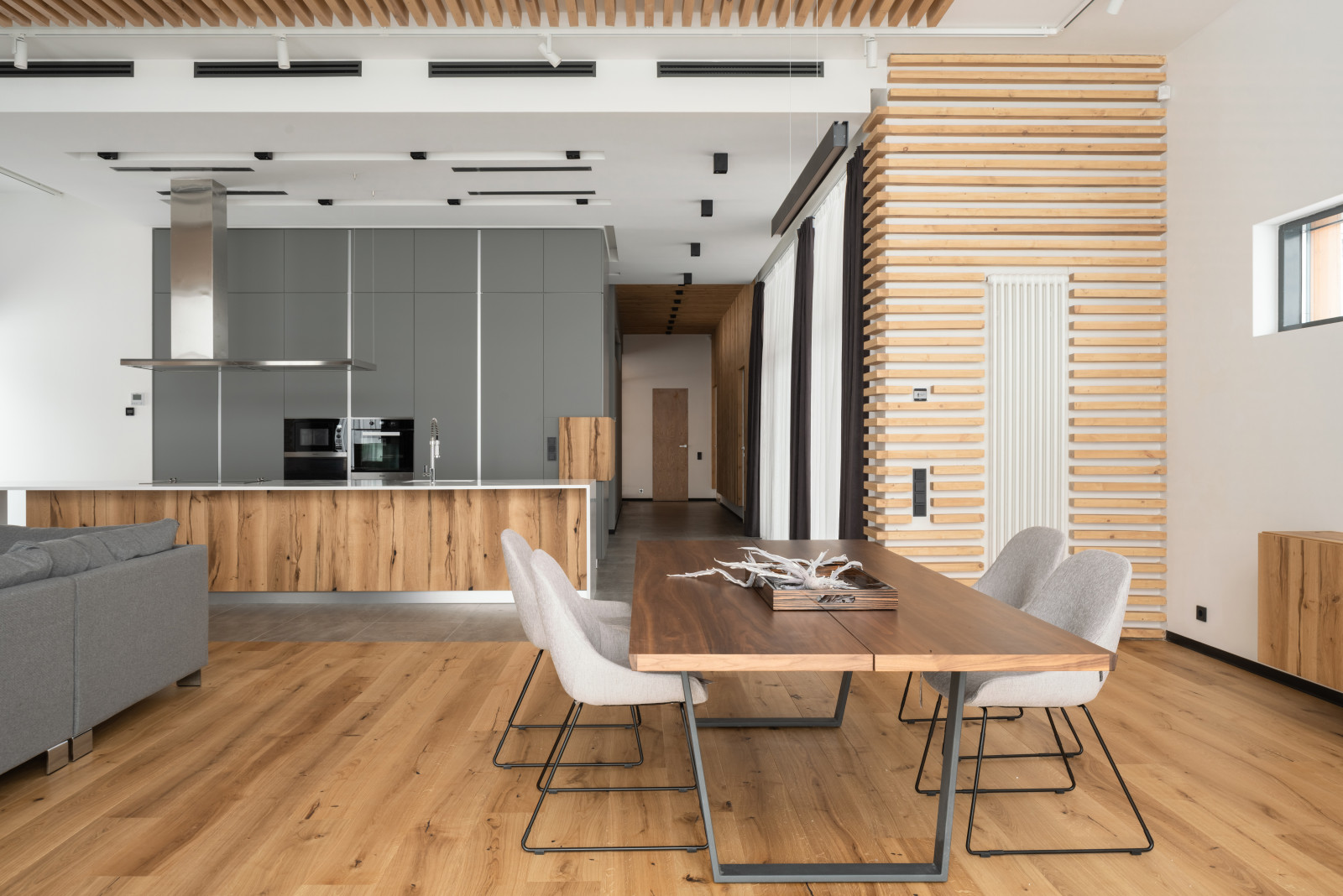 Дом на склоне