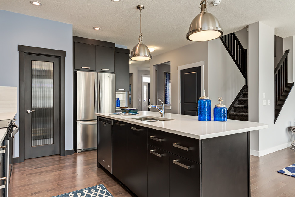Kitchen - transitional kitchen idea in Calgary