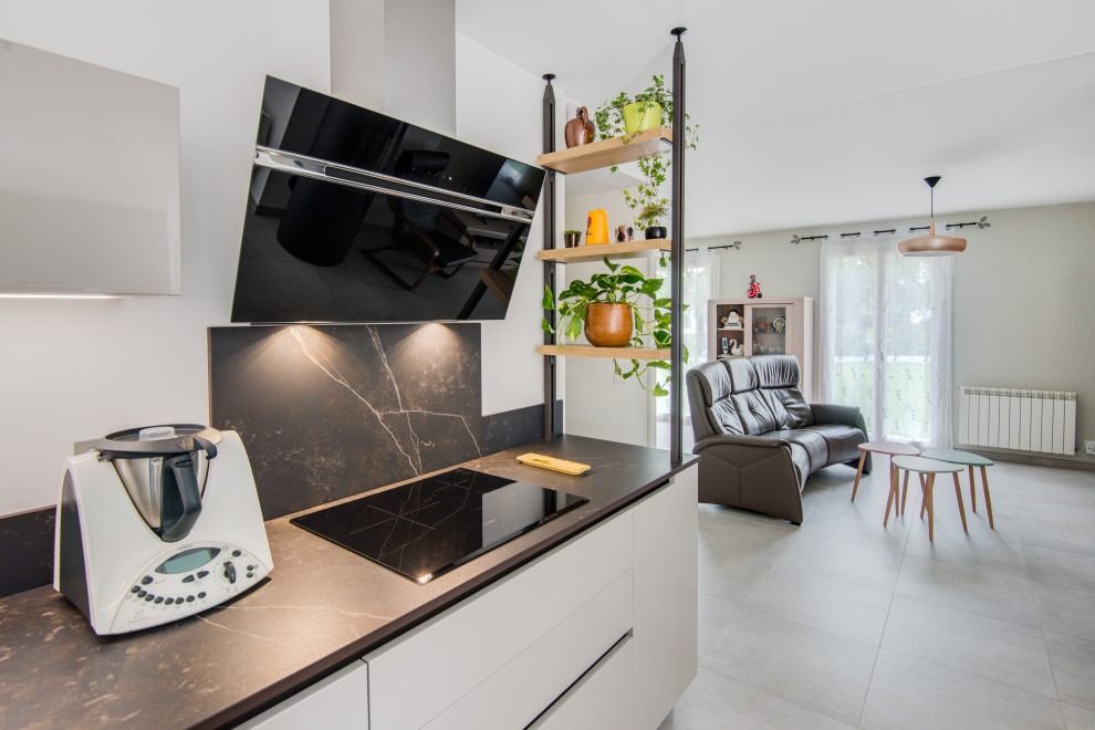 Design ideas for a large modern open plan kitchen in Nantes with an island.