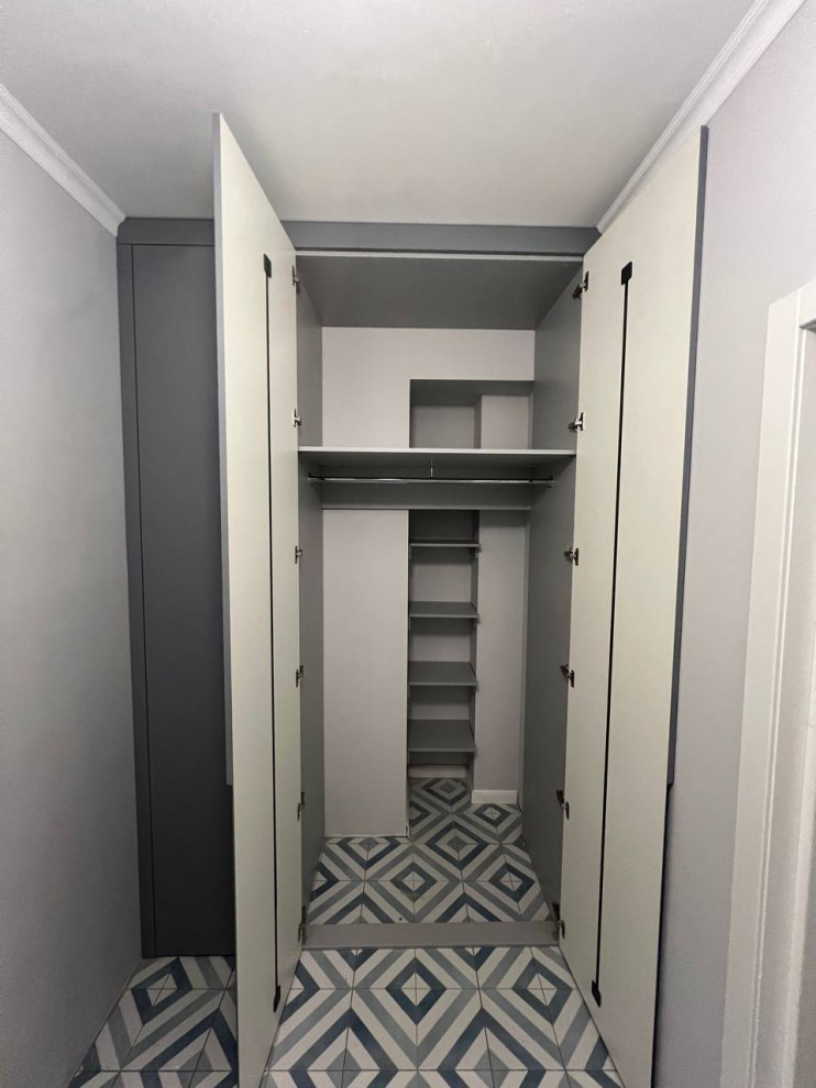 Встроенные распашные шкафы