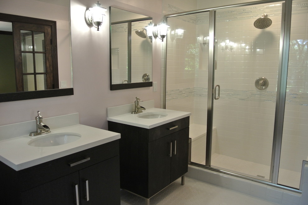 Large modern 3/4 bathroom in Cleveland with flat-panel cabinets, black cabinets, an alcove shower, white tile, pink walls, an undermount sink, subway tile, engineered quartz benchtops, white floor and a hinged shower door.