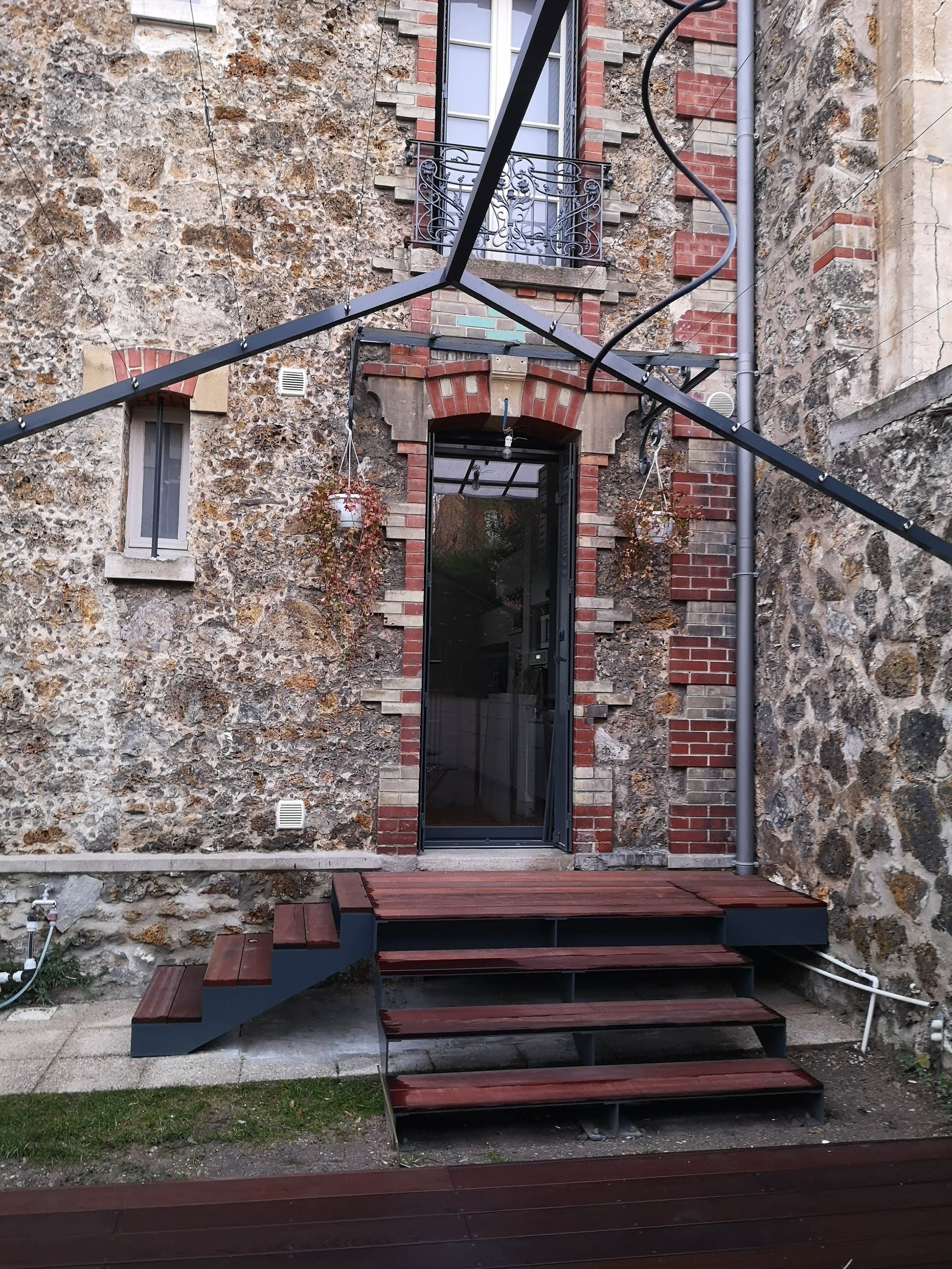 L'escalier sur-mesure, en bois et métal