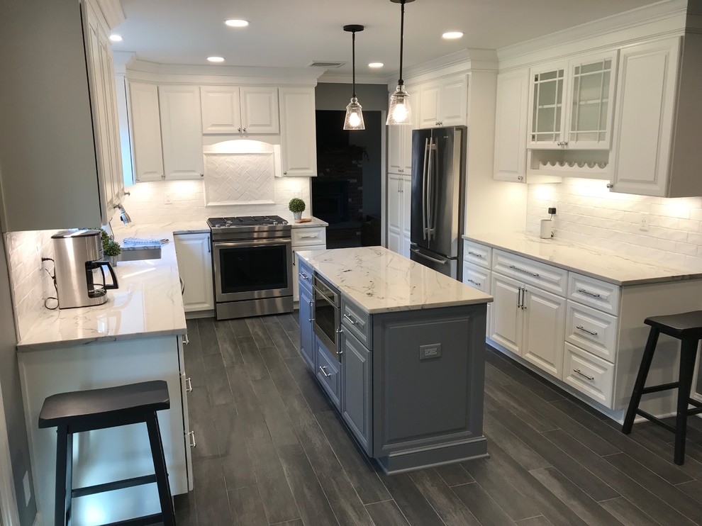 Kitchen - transitional kitchen idea in New York