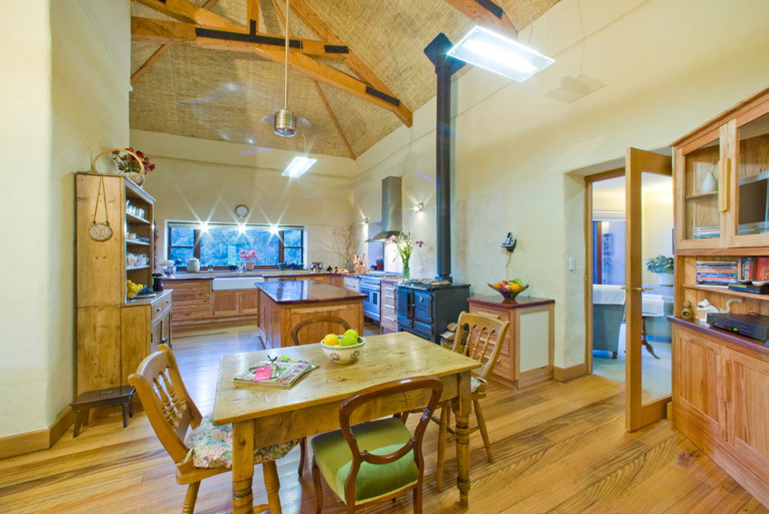 Photo of a country kitchen in Melbourne.