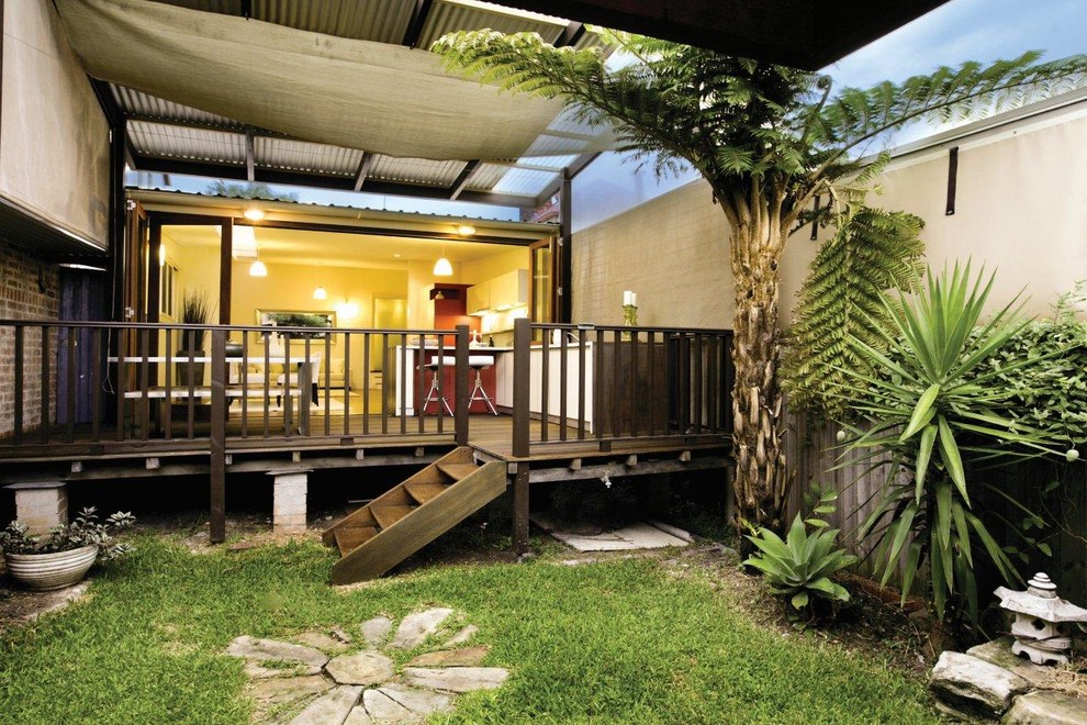 Contemporary verandah in Sydney.