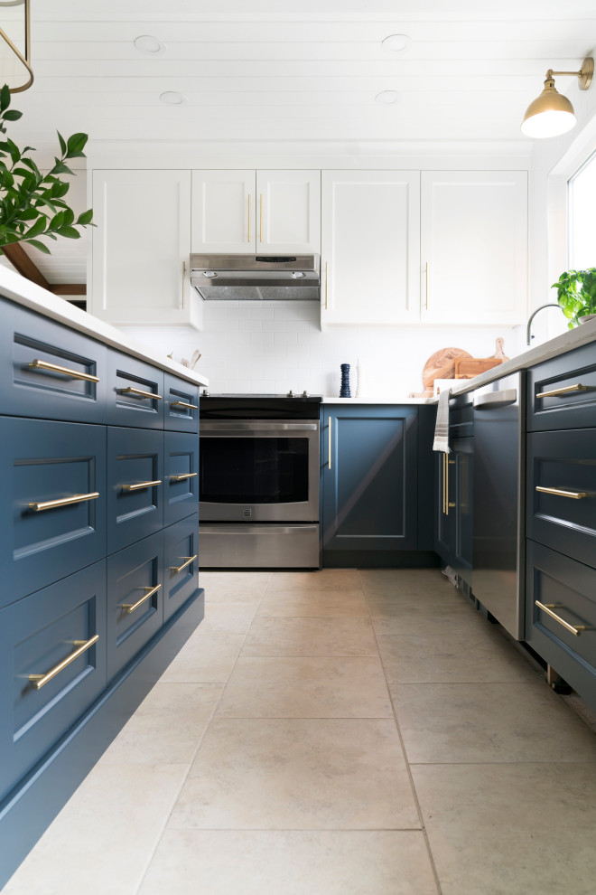 Kitchen - kitchen idea in Calgary
