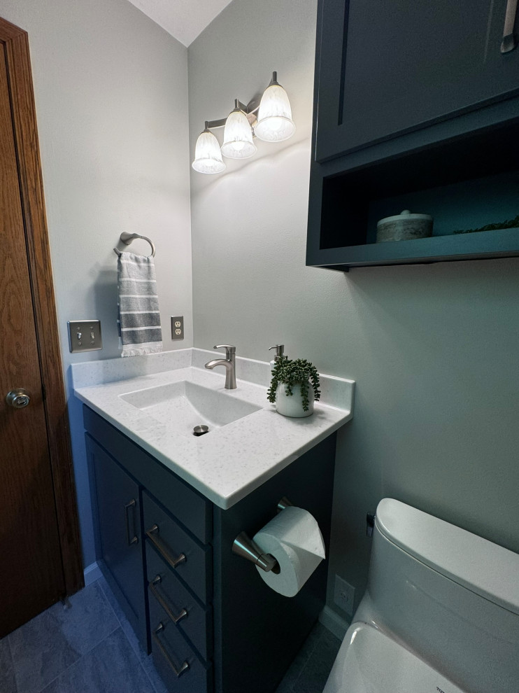 Teal Lake Owner's Bathroom