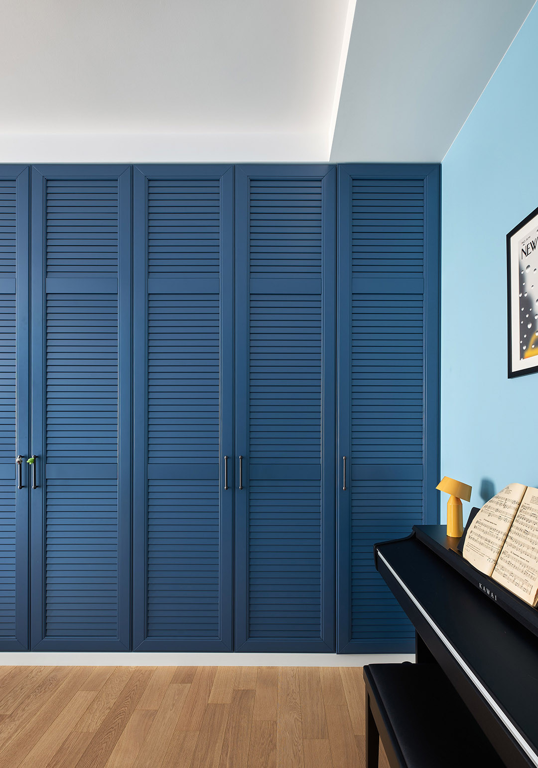 Интерьер детской в морском стиле со шкафом от DOMANI-мебель