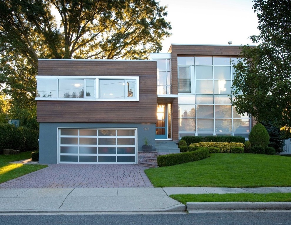 Inspiration for a modern exterior home remodel in New York