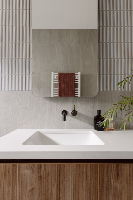 Hawthorn House contemporary-bathroom