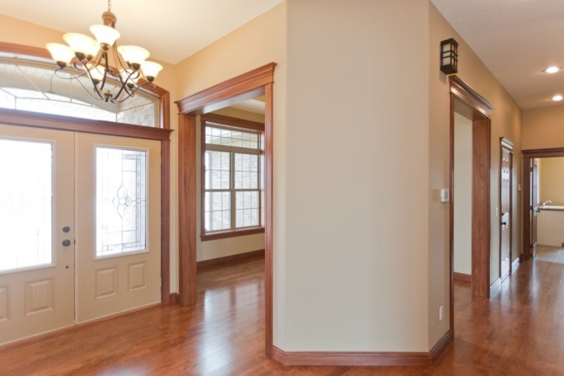 Elegant entryway photo in Cedar Rapids