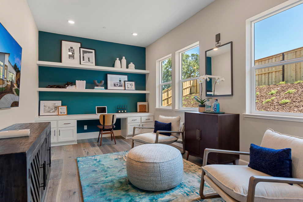 This is an example of a modern home office in Sacramento.