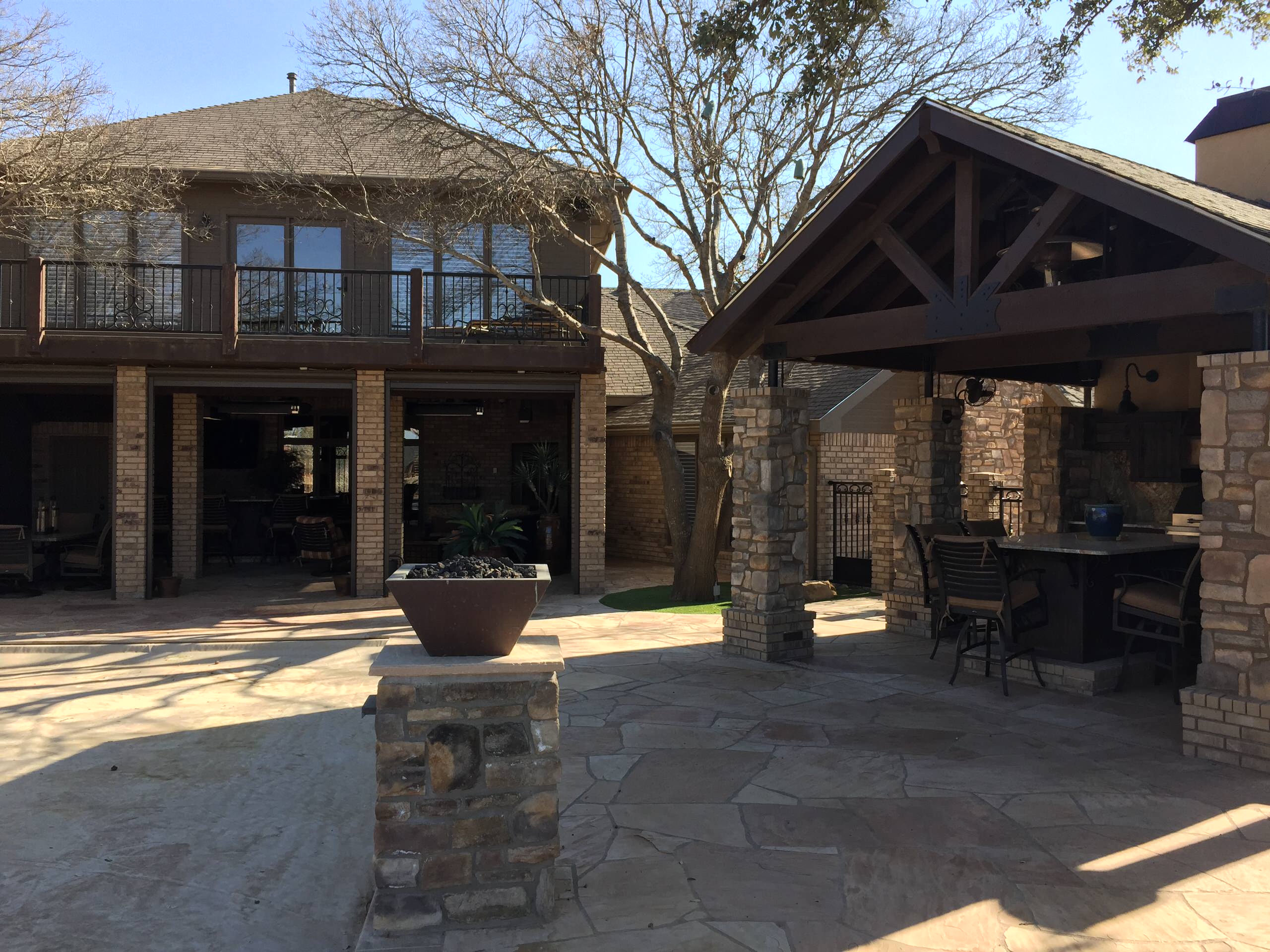 OUTDOOR KITCHEN