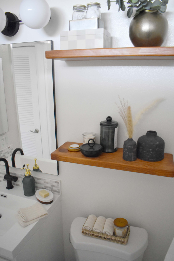 Inspiration for a small transitional bathroom in Orange County.