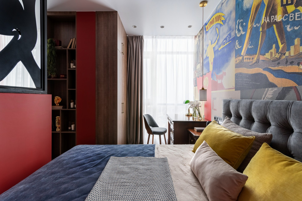 Inspiration pour une chambre parentale blanche et bois vintage de taille moyenne avec un mur rouge, un sol en vinyl, un sol marron, un plafond décaissé et boiseries.