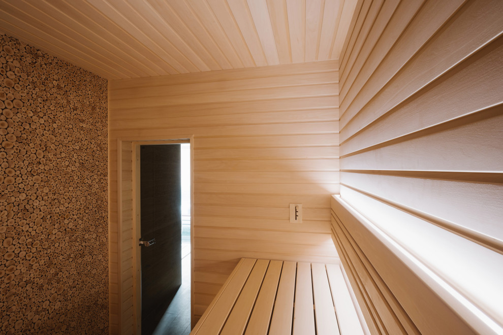 Сауна с можжевеловым панно.
