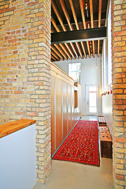 mud room contemporaneo-entrada
