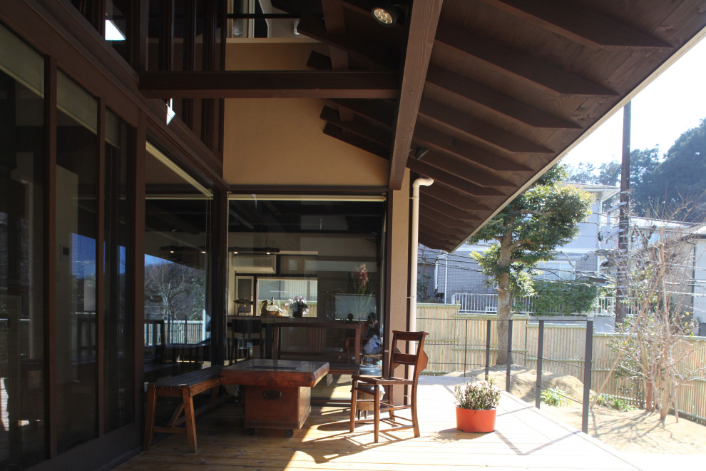 他の地域にあるアジアンスタイルのおしゃれな縁側・ポーチの写真