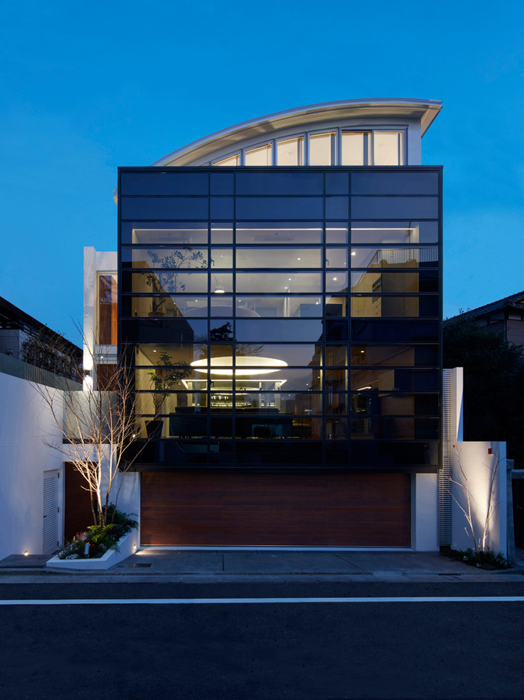 This is an example of a modern exterior in Tokyo.