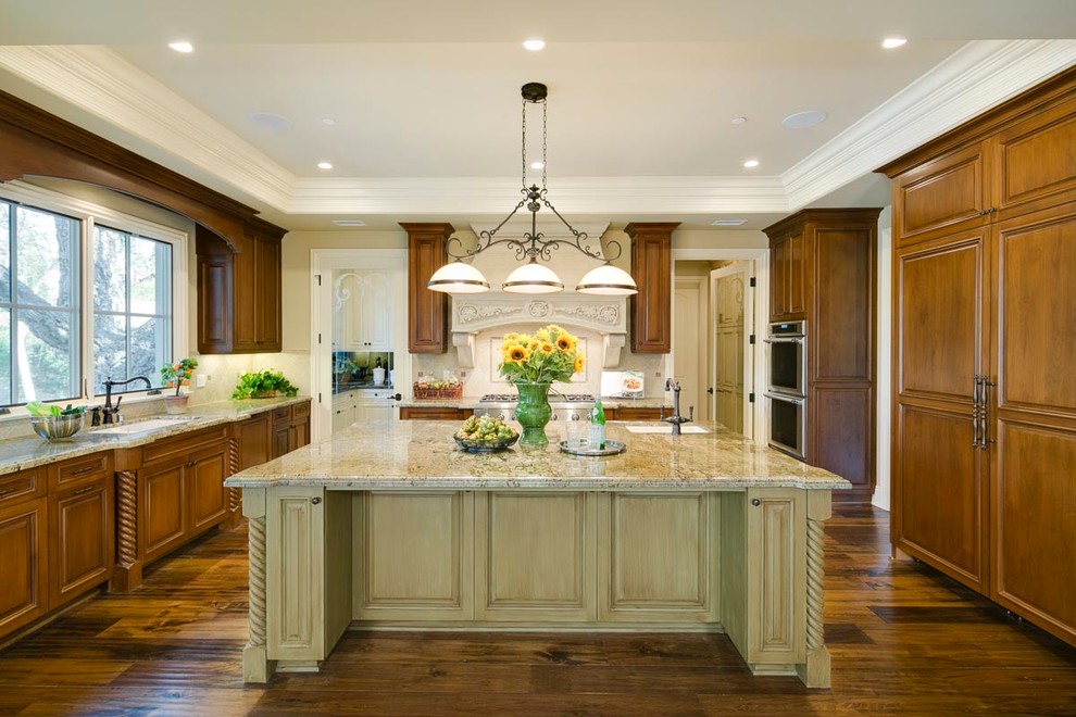 Kitchen - kitchen idea in Orange County