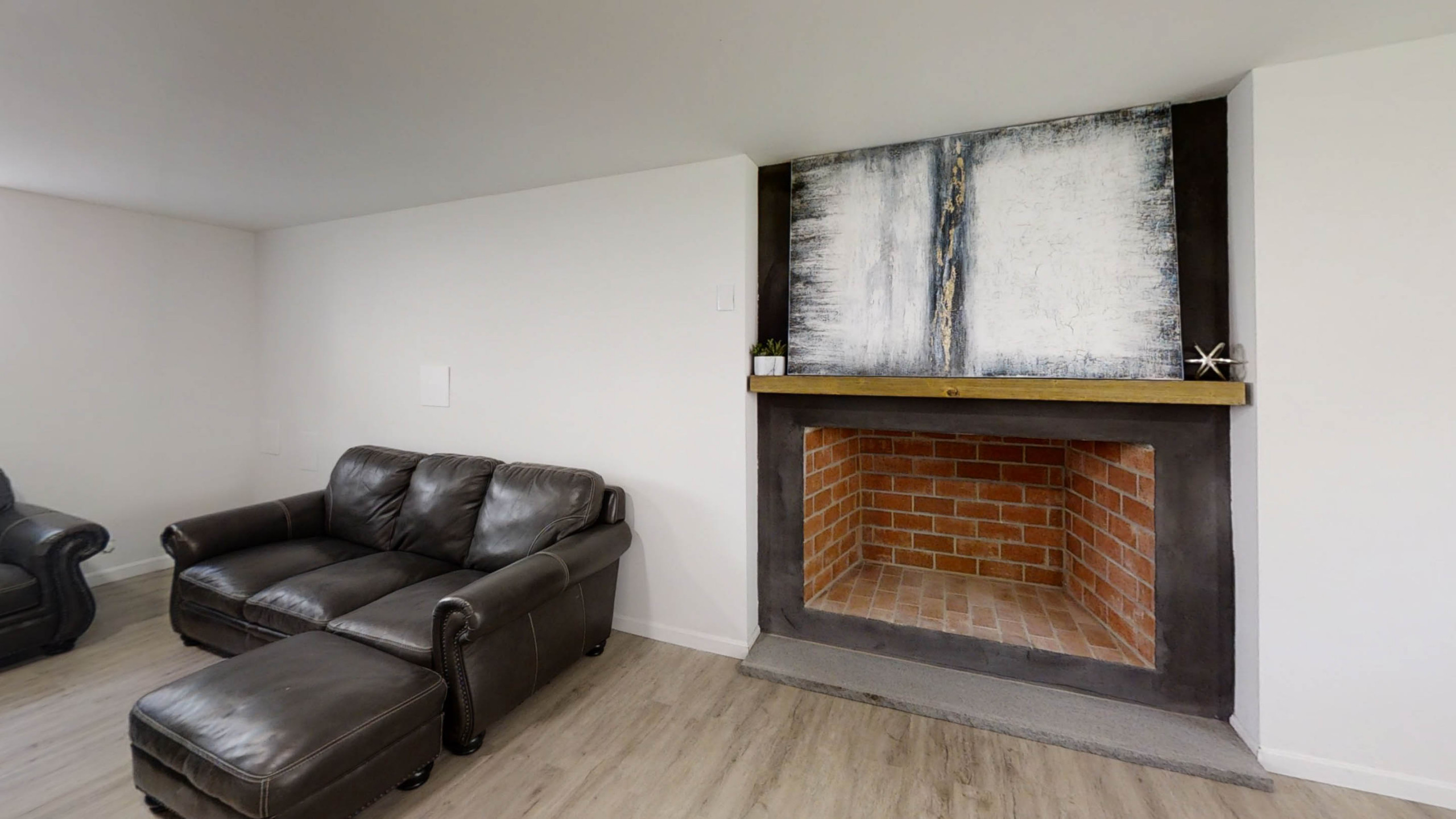 20 Eaton St