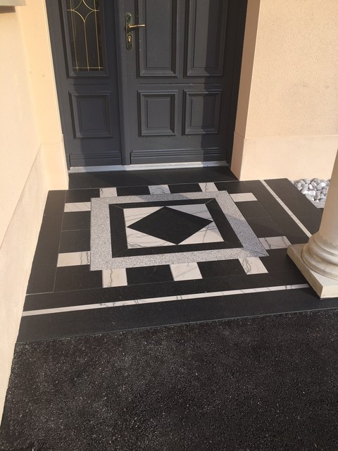 Perron entr&eacute;e moderno-porche
