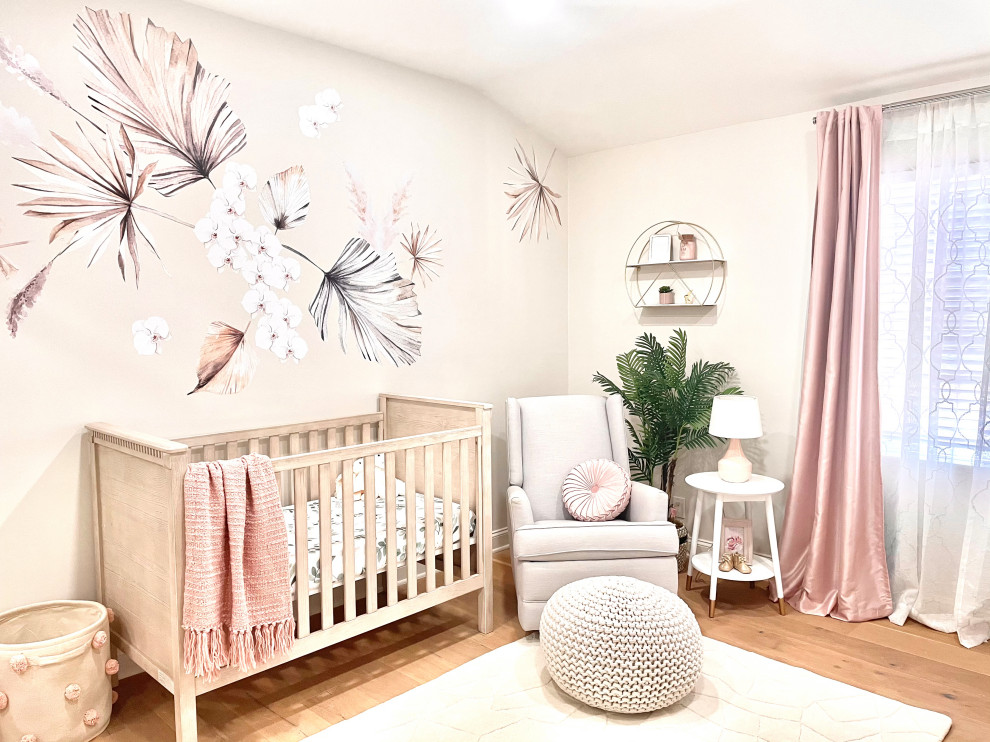 Свежая идея для дизайна: комната для малыша в стиле модернизм - отличное фото интерьера