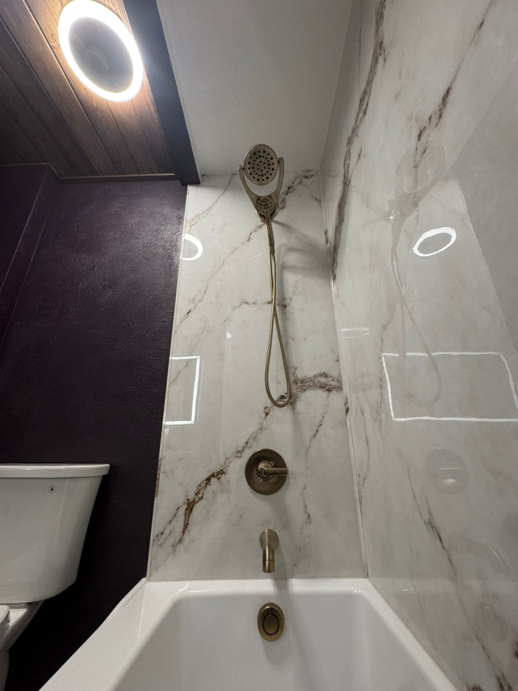 A Moody, Low-Maintenance Bathroom
