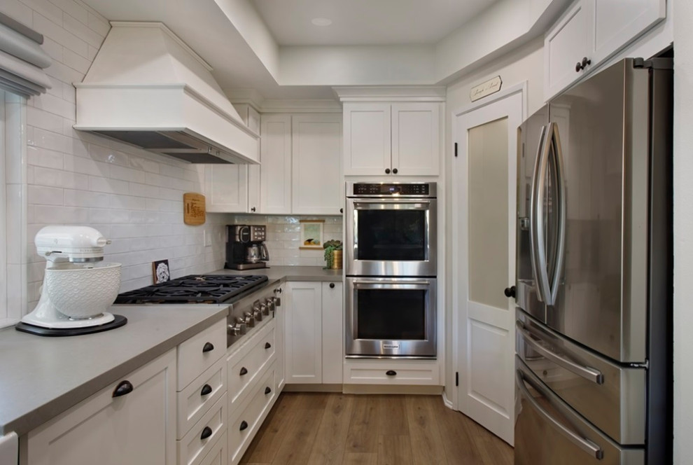 Transitional kitchen photo in Orange County