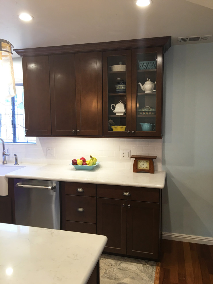 Kitchen - transitional kitchen idea