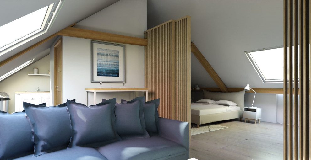Свежая идея для дизайна: большая двухуровневая гостиная комната в морском стиле с синими стенами, полом из ламината и отдельно стоящим телевизором - отличное фото интерьера