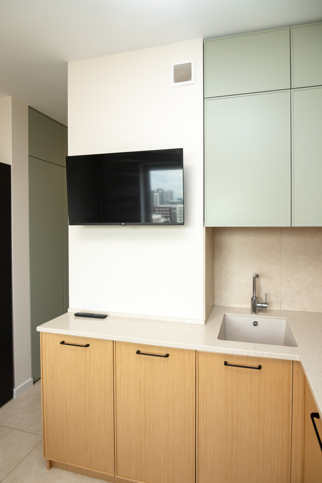 Неоклассическая кухня в трендовых цветах этого года