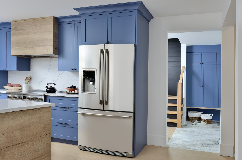 Inspiration for a transitional kitchen remodel in Toronto