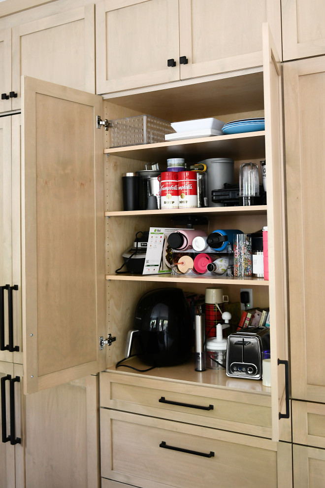 Kitchen - mediterranean kitchen idea in San Diego