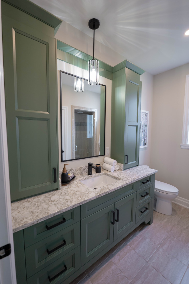 Foto di una piccola stanza da bagno tradizionale con ante in stile shaker, ante verdi, top in quarzo composito, top verde, un lavabo e mobile bagno incassato
