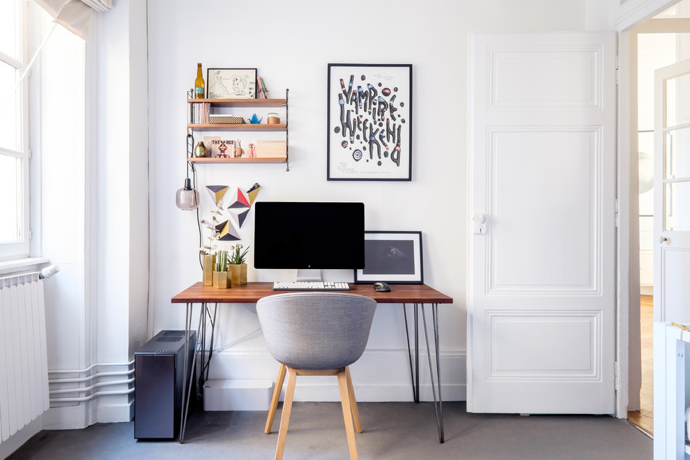 Photo of a scandinavian home office in Lyon with white walls.