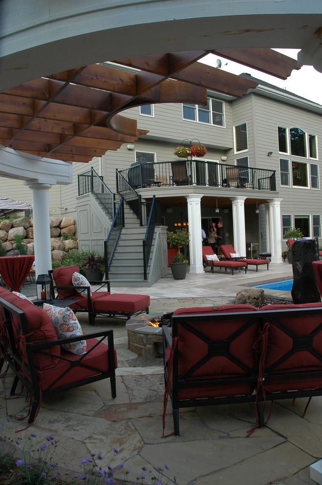 Photo of a contemporary patio in Minneapolis.