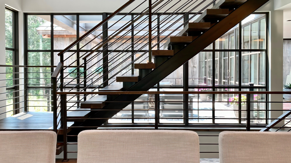 Свежая идея для дизайна: лестница в стиле модернизм с деревянными ступенями и перилами из смешанных материалов - отличное фото интерьера