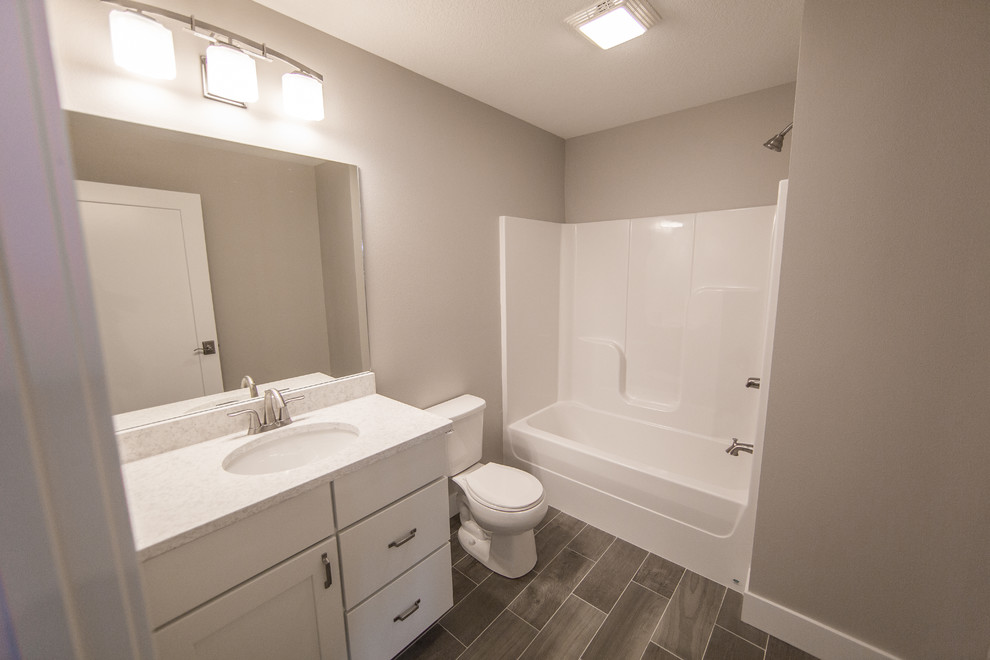 Example of a transitional bathroom design in Cedar Rapids