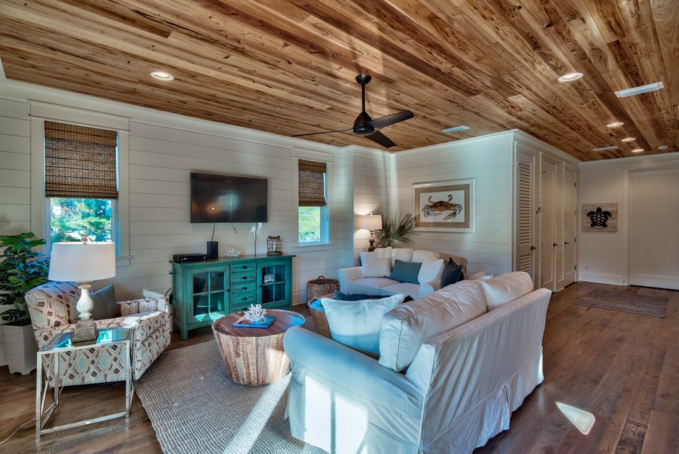 Transitional home design photo in Miami